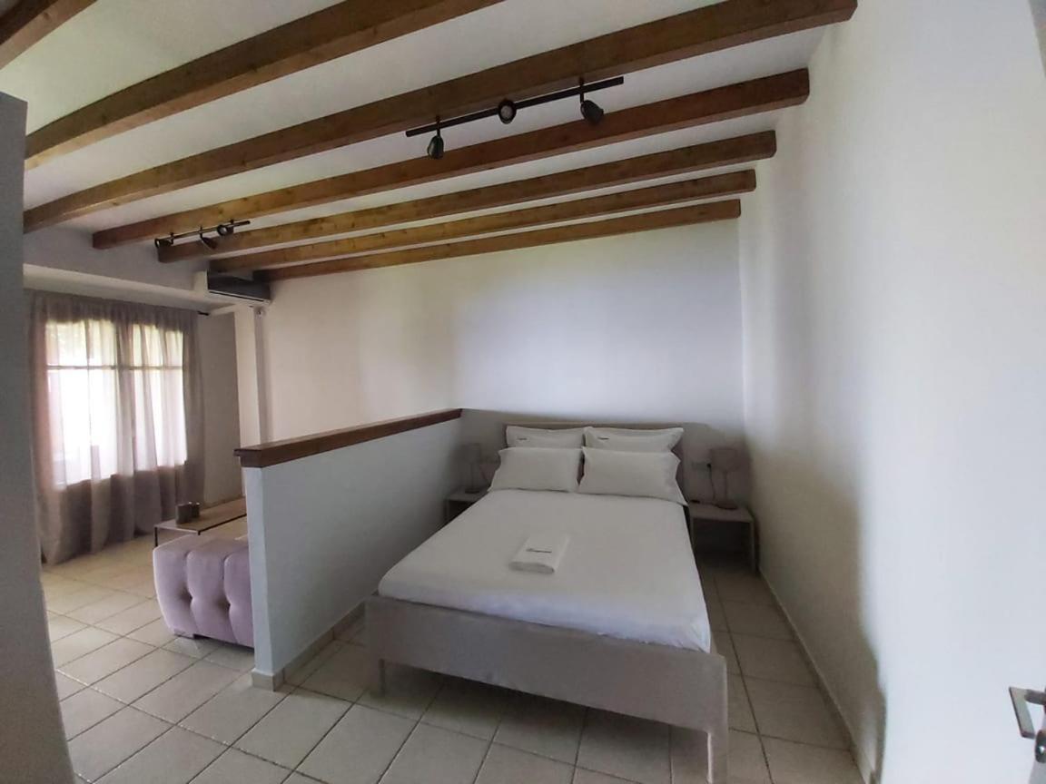 Liogerma Apartments Tsoukaladhes Bagian luar foto